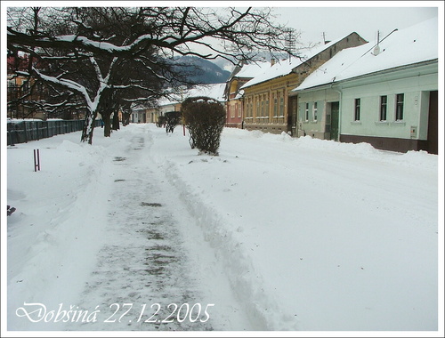 Letná ulica v zime 