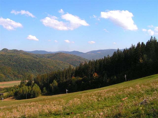 Pohľad zo zjazdovky Július smerom na dobšinské kopce